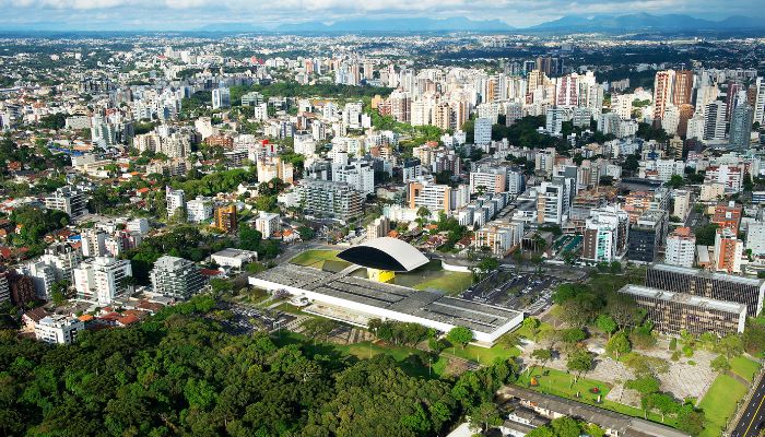 Foto: Denis Ferreira Netto/SEDEST Com Curitiba na liderança nacional, Paraná tem 244 cidades com saldo positivo de empregos em 2026